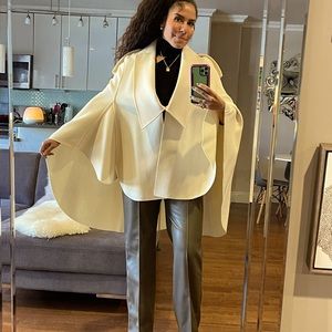 BRAND NEW BURBERRY WOOL CAPE IN CREAM!!😍😍 Comes W/Out Tags!